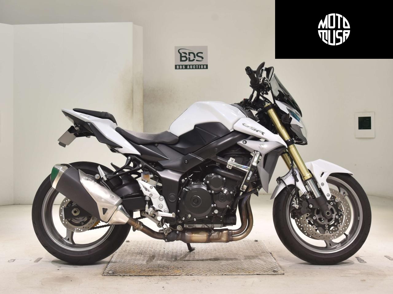 Suzuki GSR750A - фото 1