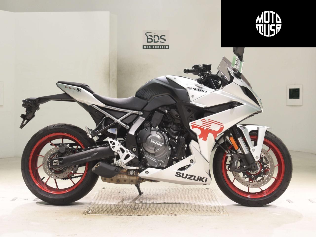 Suzuki GSX-8R - фото 1
